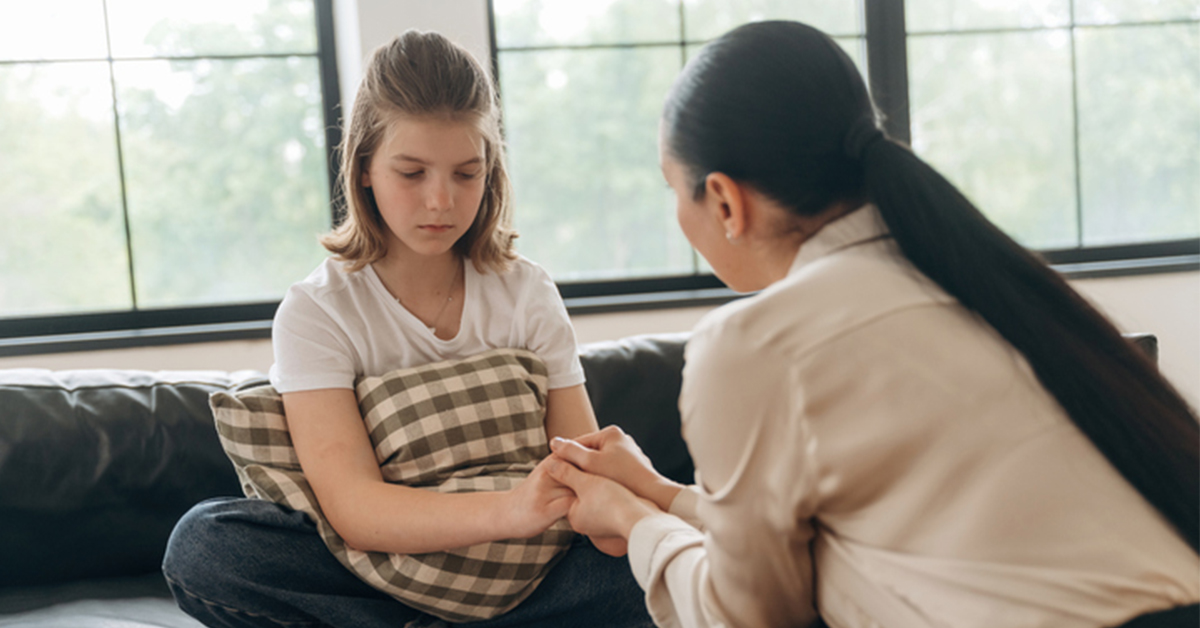 Therapist speaking with a patient during a therapy session, showing the human connection supported by technology in therapy